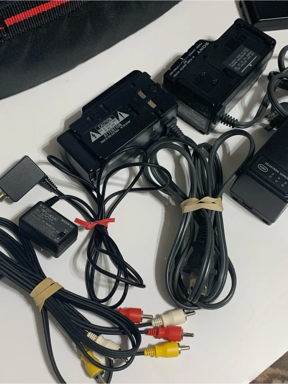 Sony CCD-TR21 Video 8 Handycam Camcorder 10x Zoom Bundle Tested Working Vintage